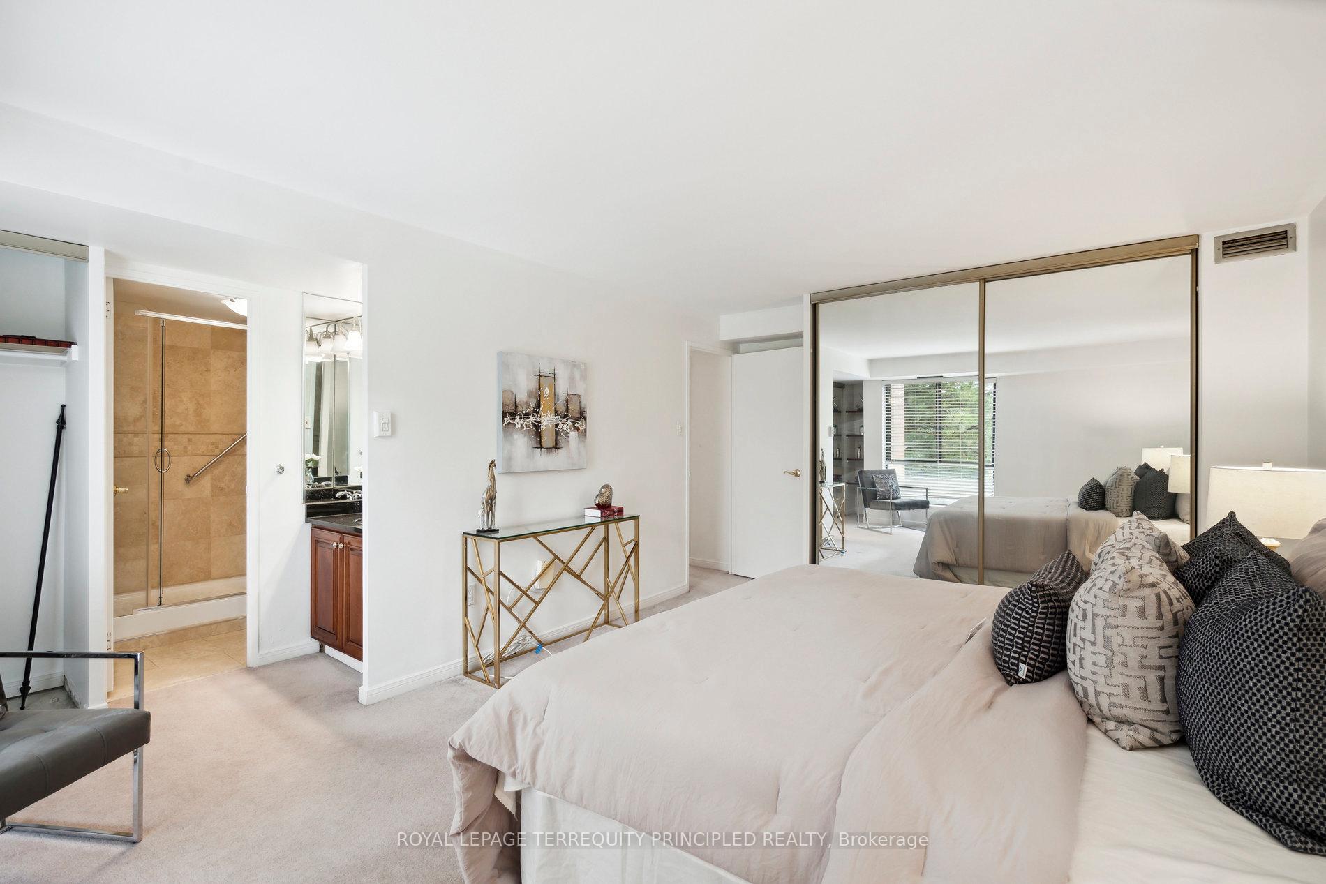 3 Bedrooms Condo at 1400 Dixie, Mississauga For sale