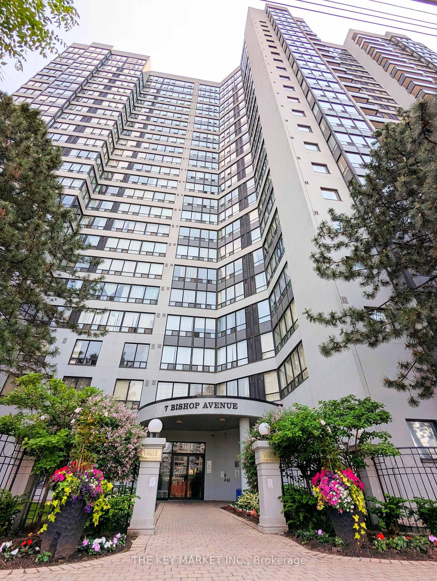 4 Bedrooms Condo at 7 Bishop, Toronto For sale