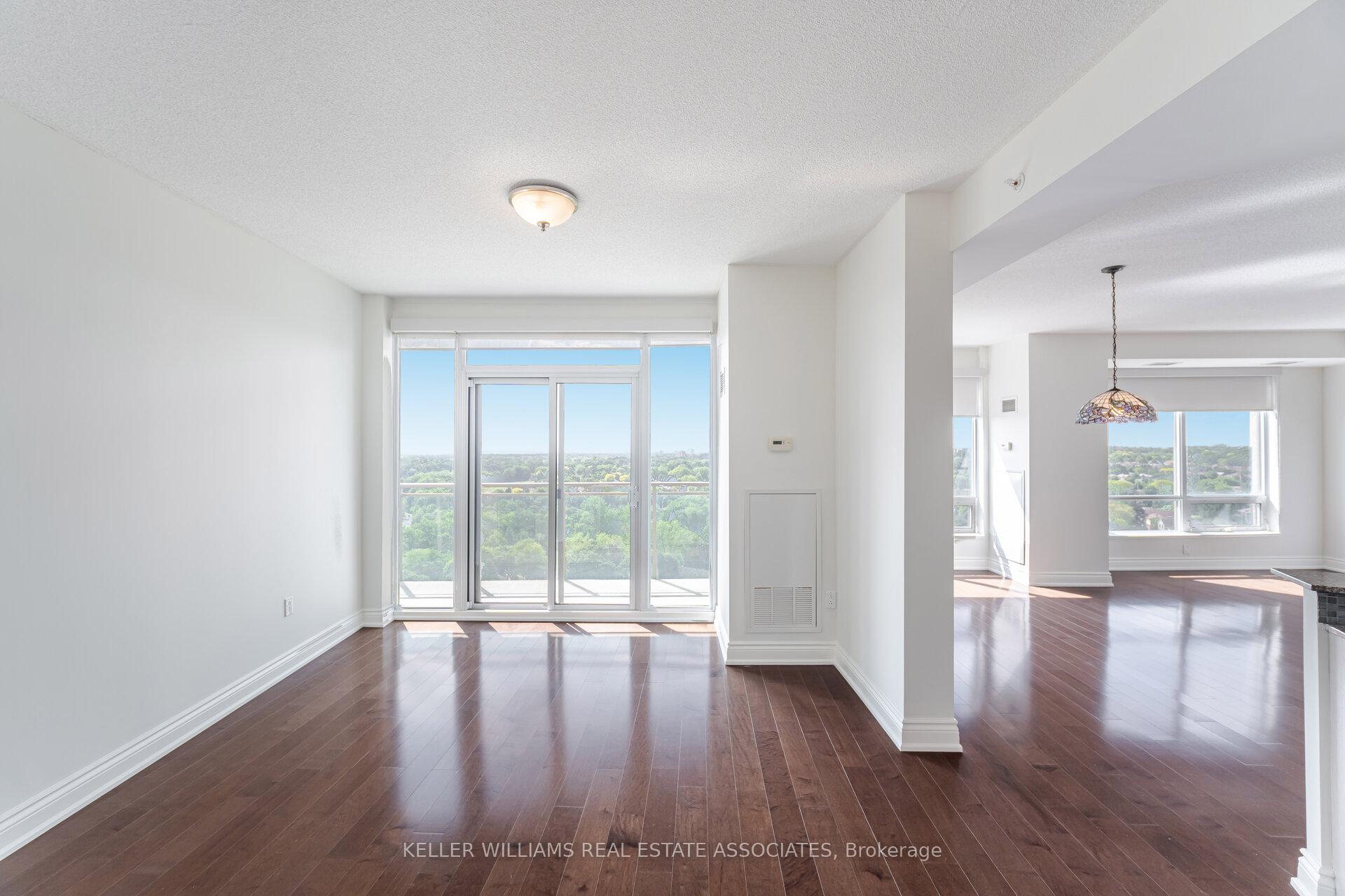 2 Bedrooms Condo at 1665 The Collegeway, Mississauga For sale