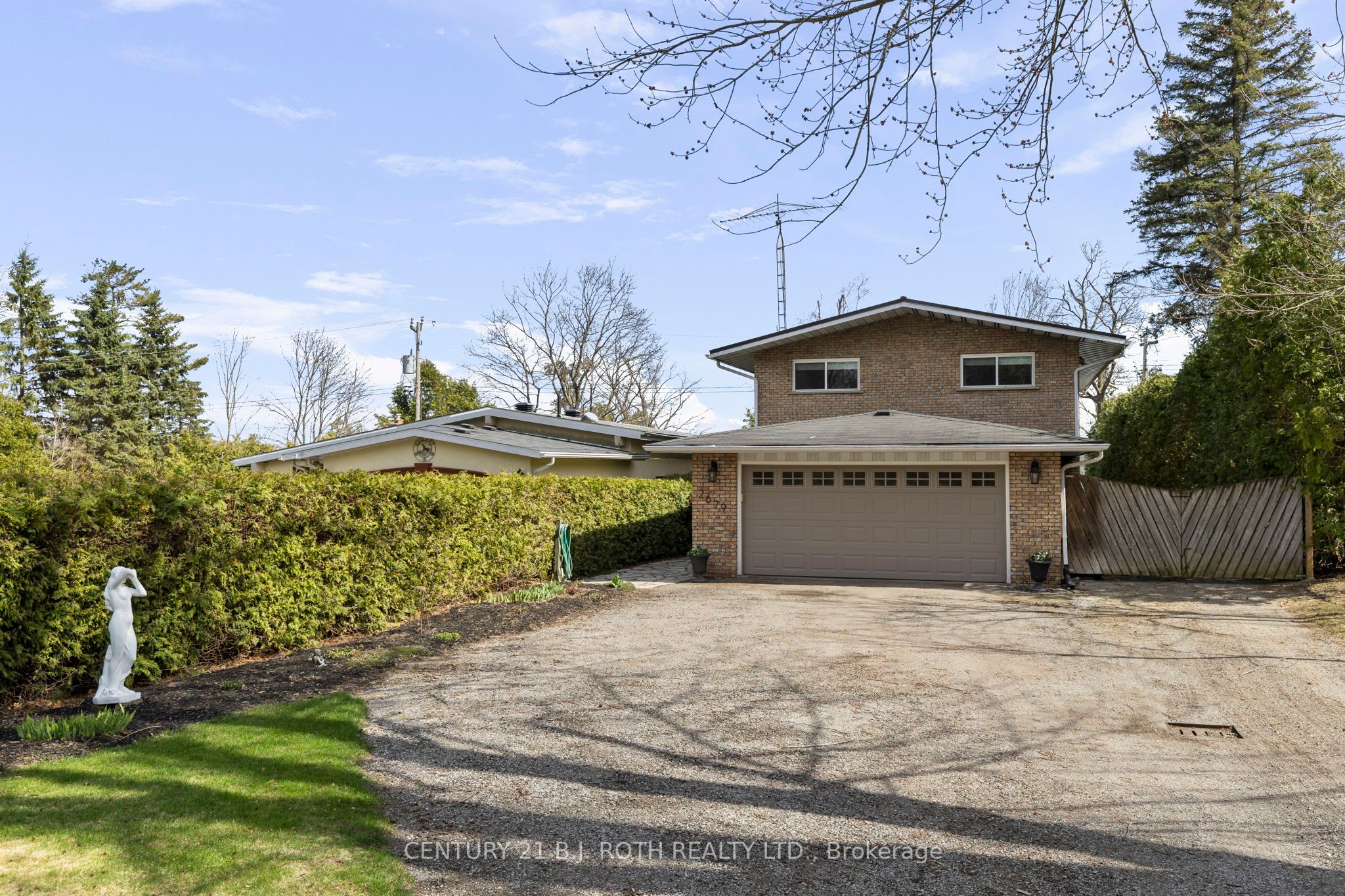 2679 Lakeshore Road E