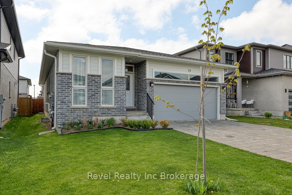 19 Sutherland Crescent, Ingersoll, ON N5C 0E3