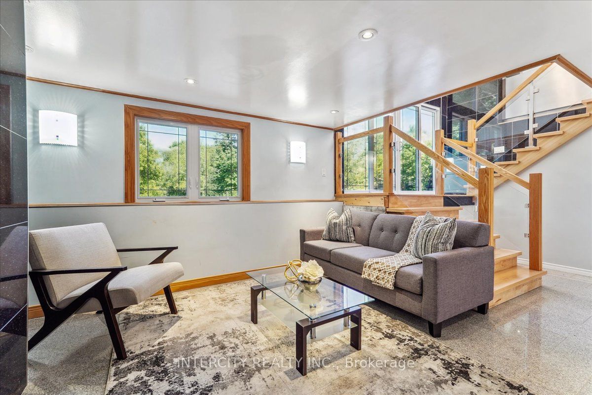 3505 Cochrane Street