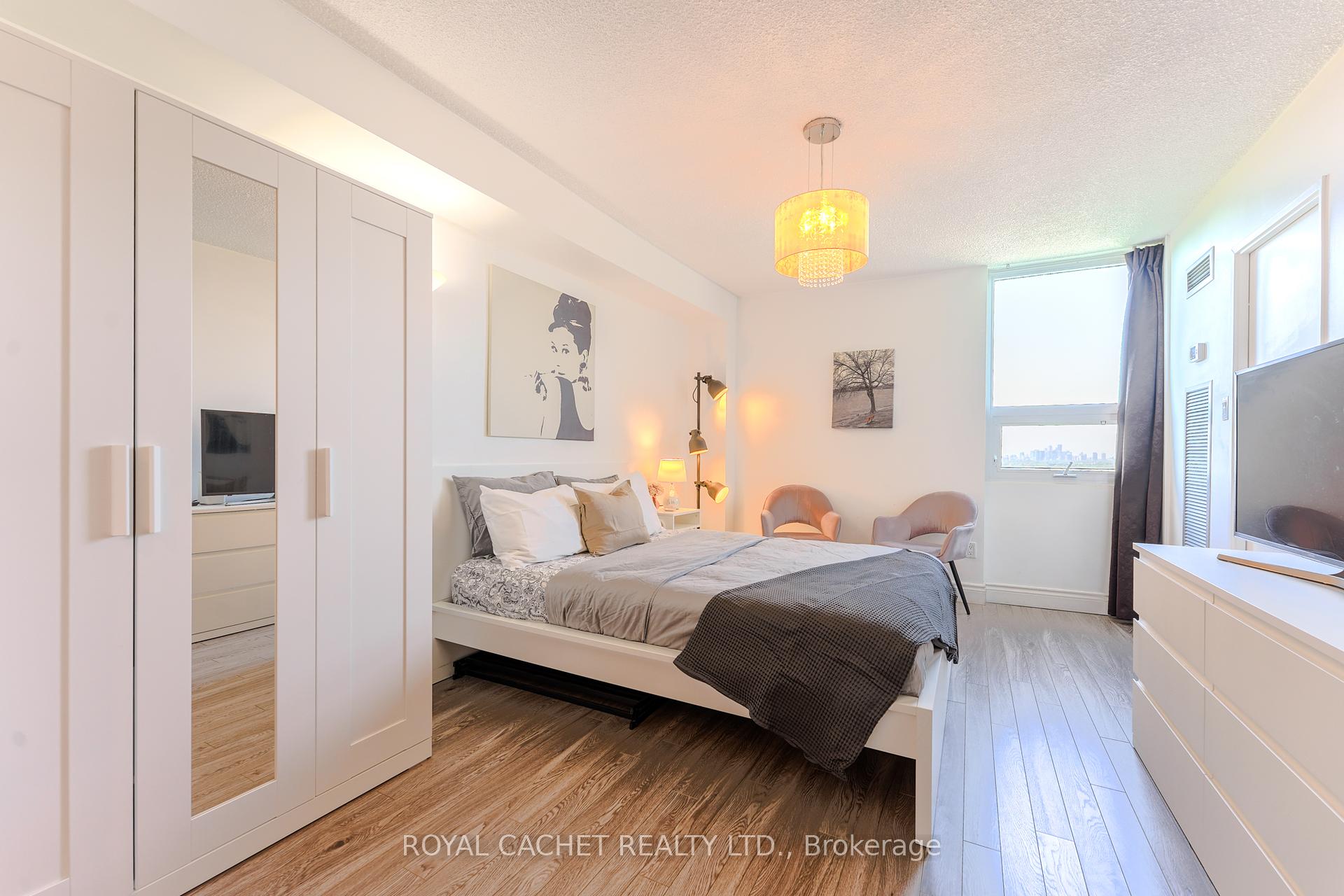 3 Bedrooms Condo at 75 Graydon Hall, Toronto For sale