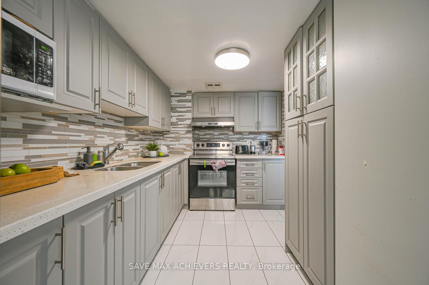 3 Bedrooms Condo at 21 Markbrook, Toronto For sale