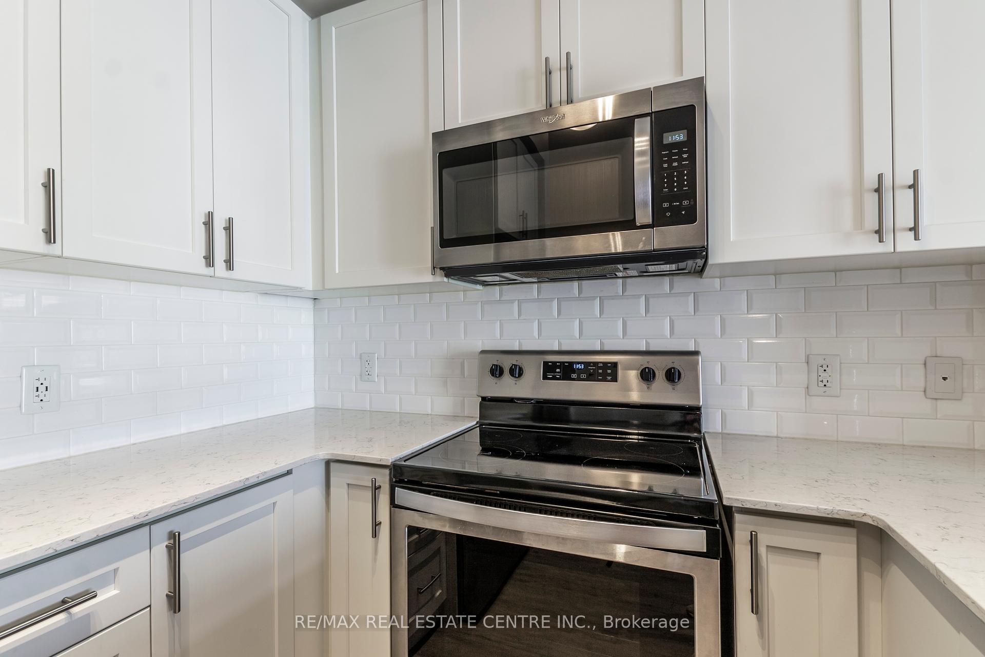 2 Bedrooms Condo at 340 Plains, Burlington For sale
