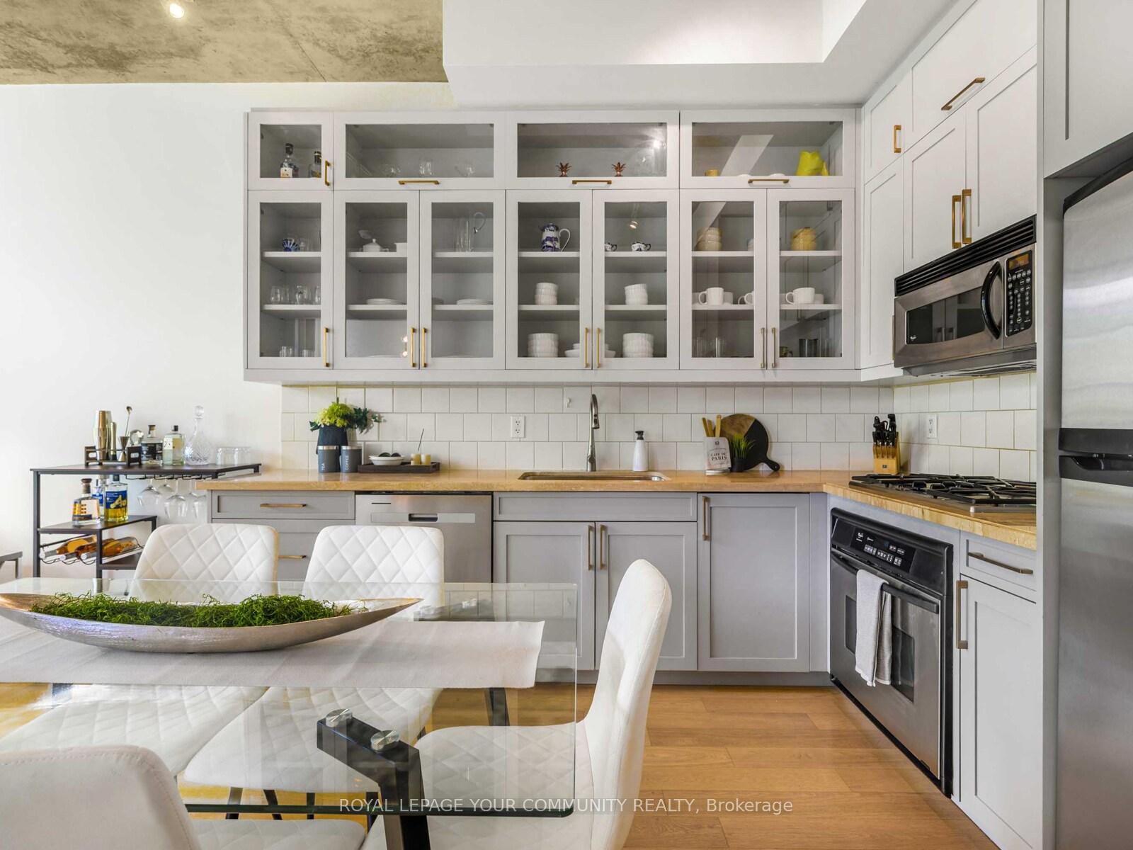2 Bedrooms Condo at 19 Brant, Toronto For sale