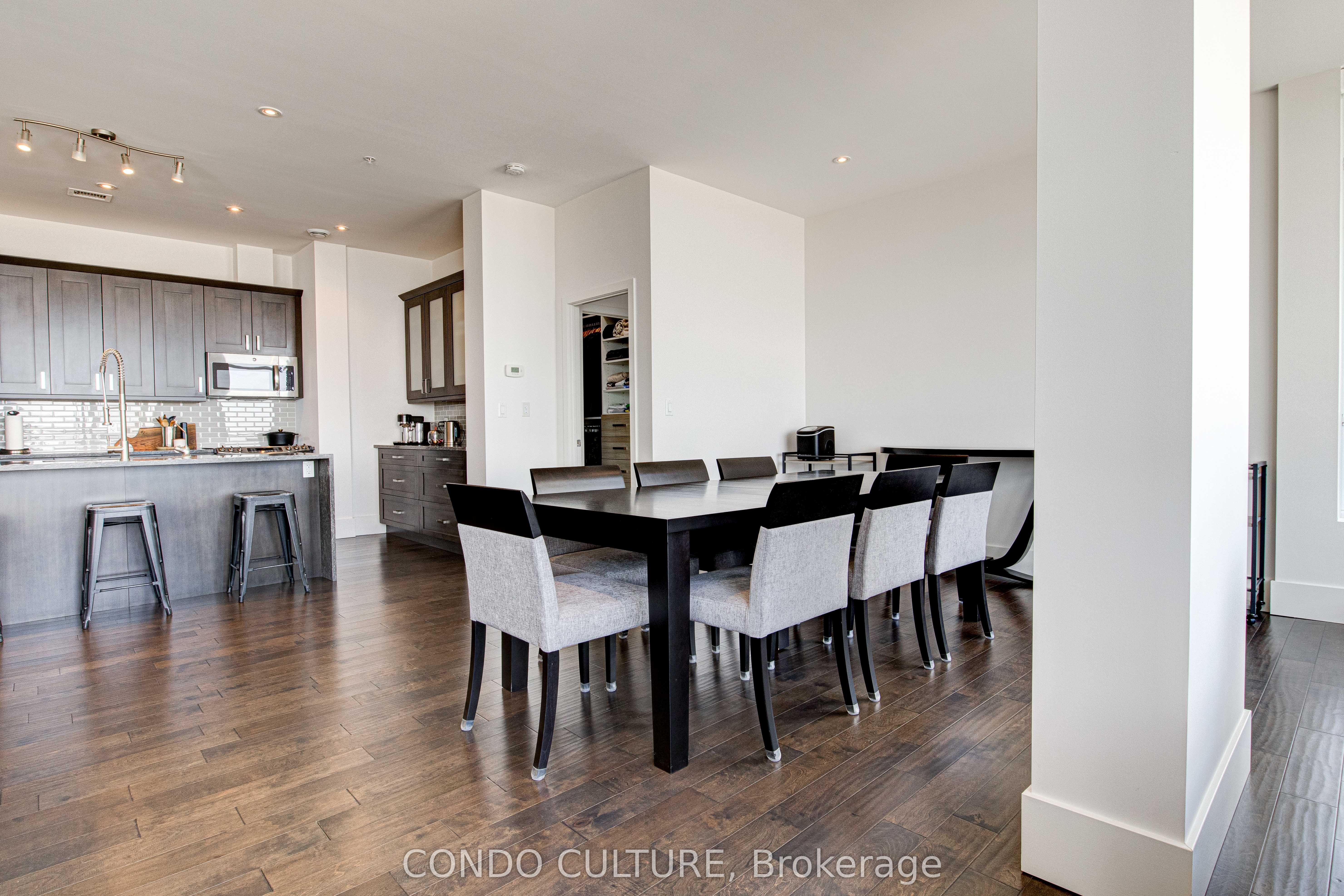 1 Victoria Street S, #1902