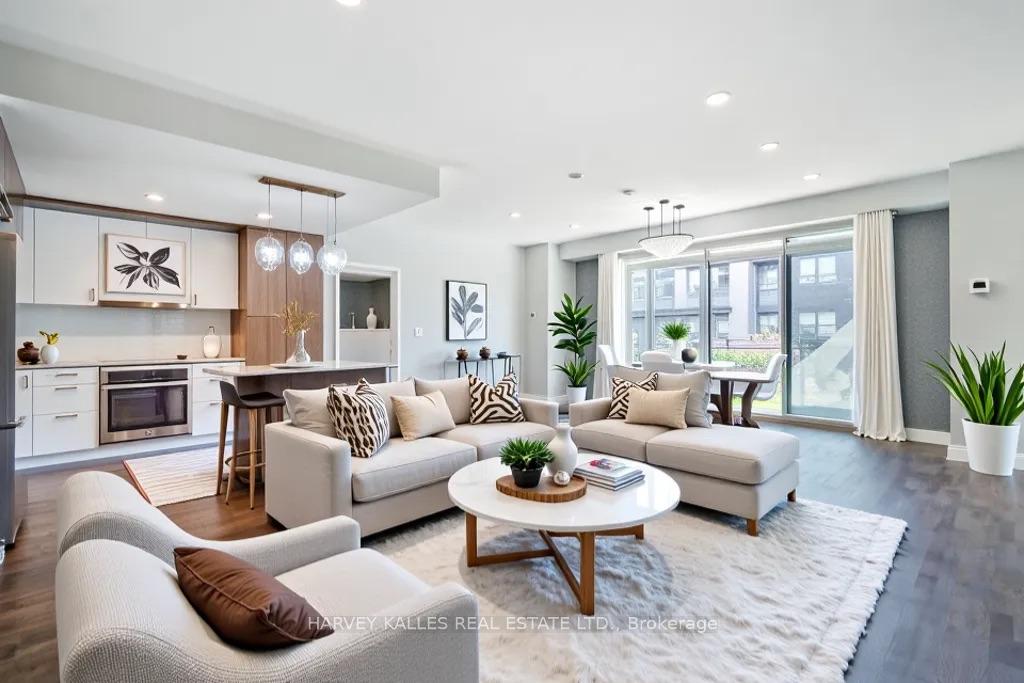 3 Bedrooms Condo at 1575 Lakeshore, Mississauga For sale