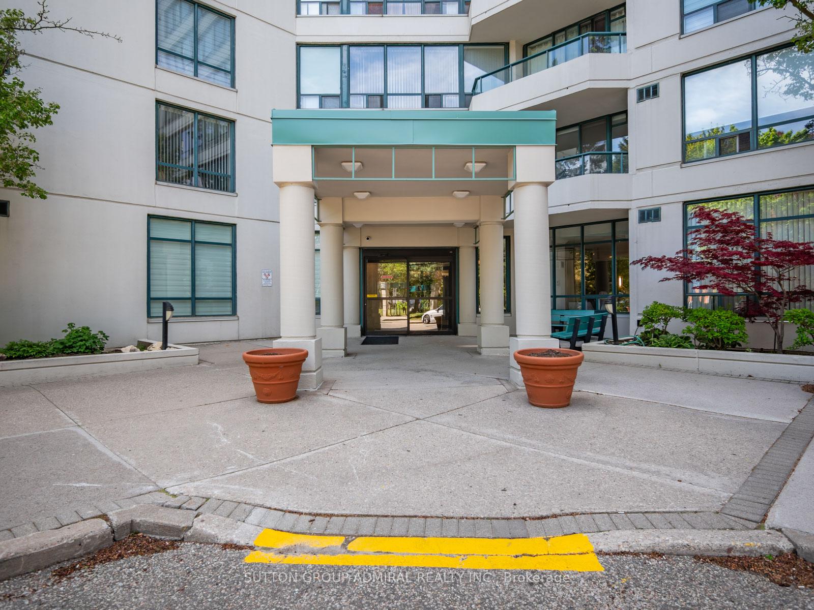 2 Bedrooms Condo at 120 Promenade, Vaughan For sale