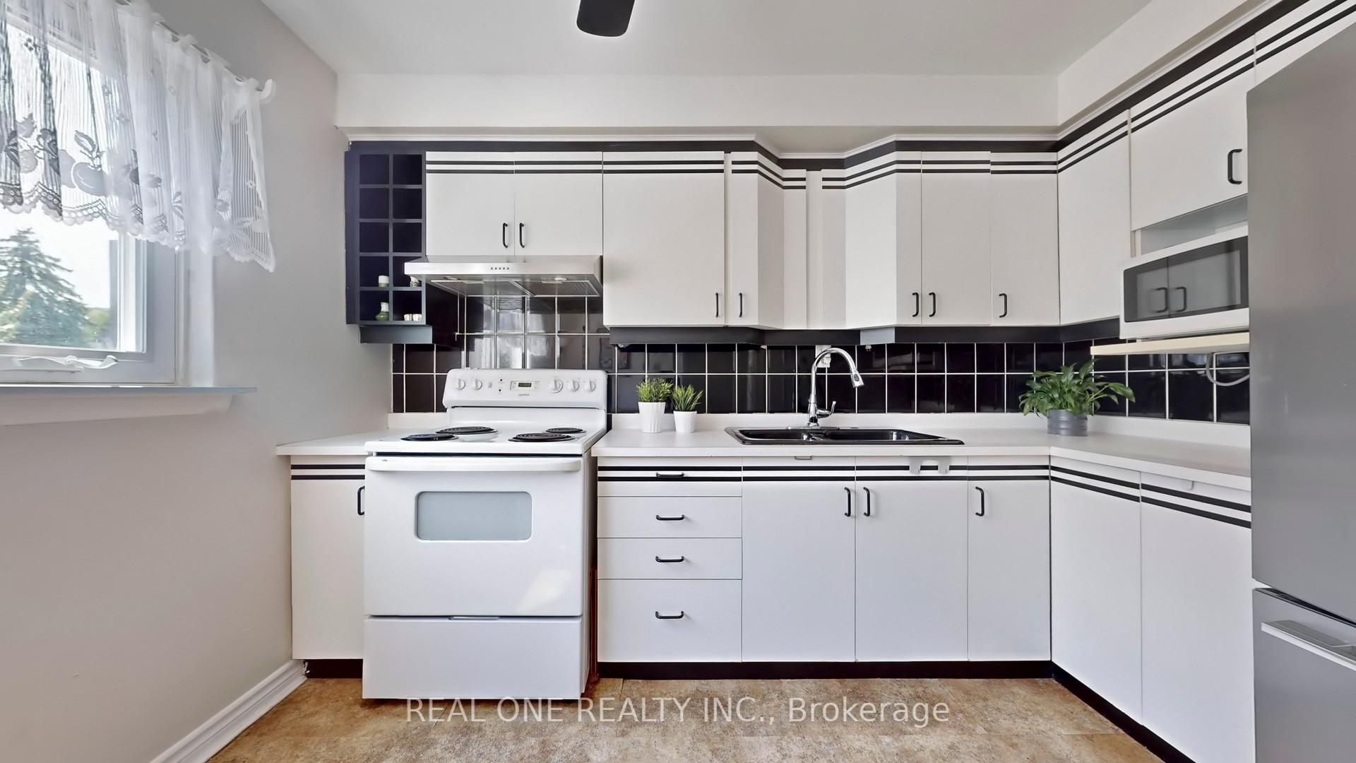 4 Bedrooms Condo at 54 Bonis, Toronto For sale