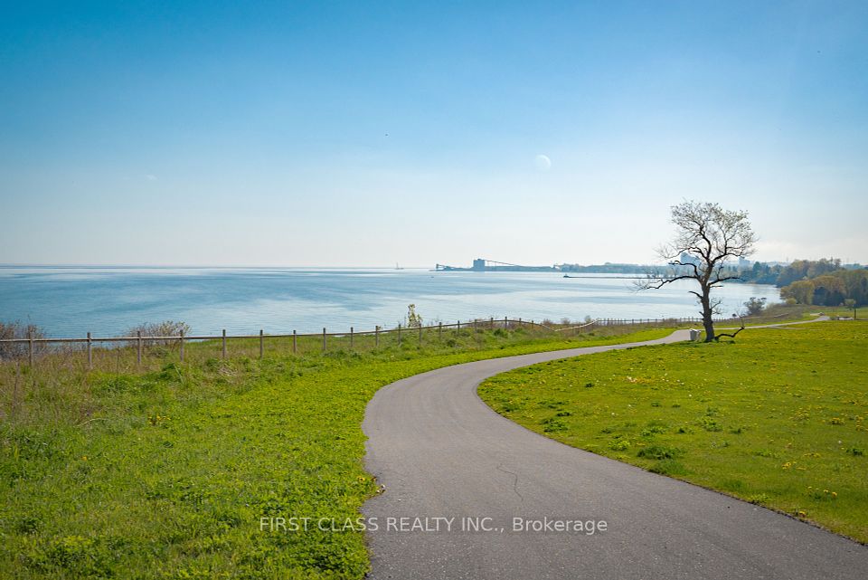 124 Sailors Landing, Clarington, ON L1C 3K5