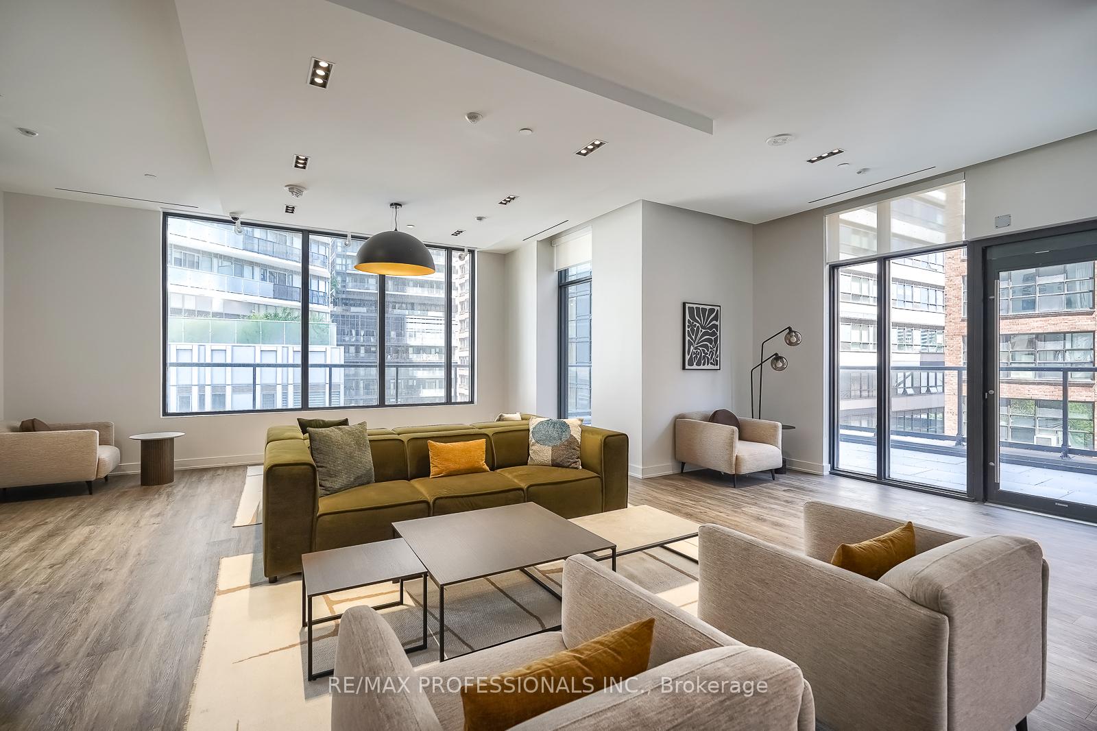 2 Bedrooms Condo at 65 Mutual, Toronto For sale