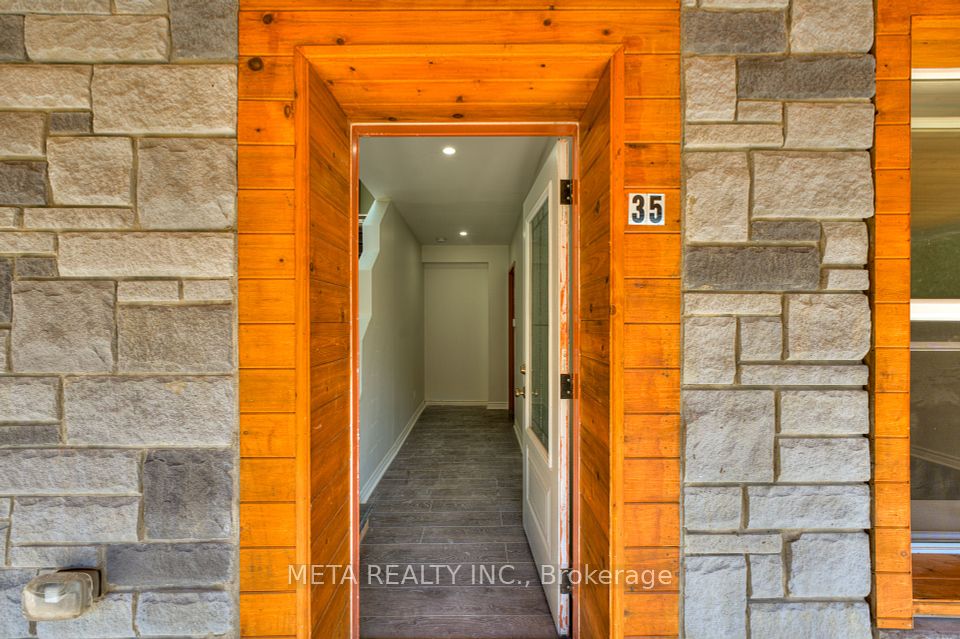 35 Duncombe