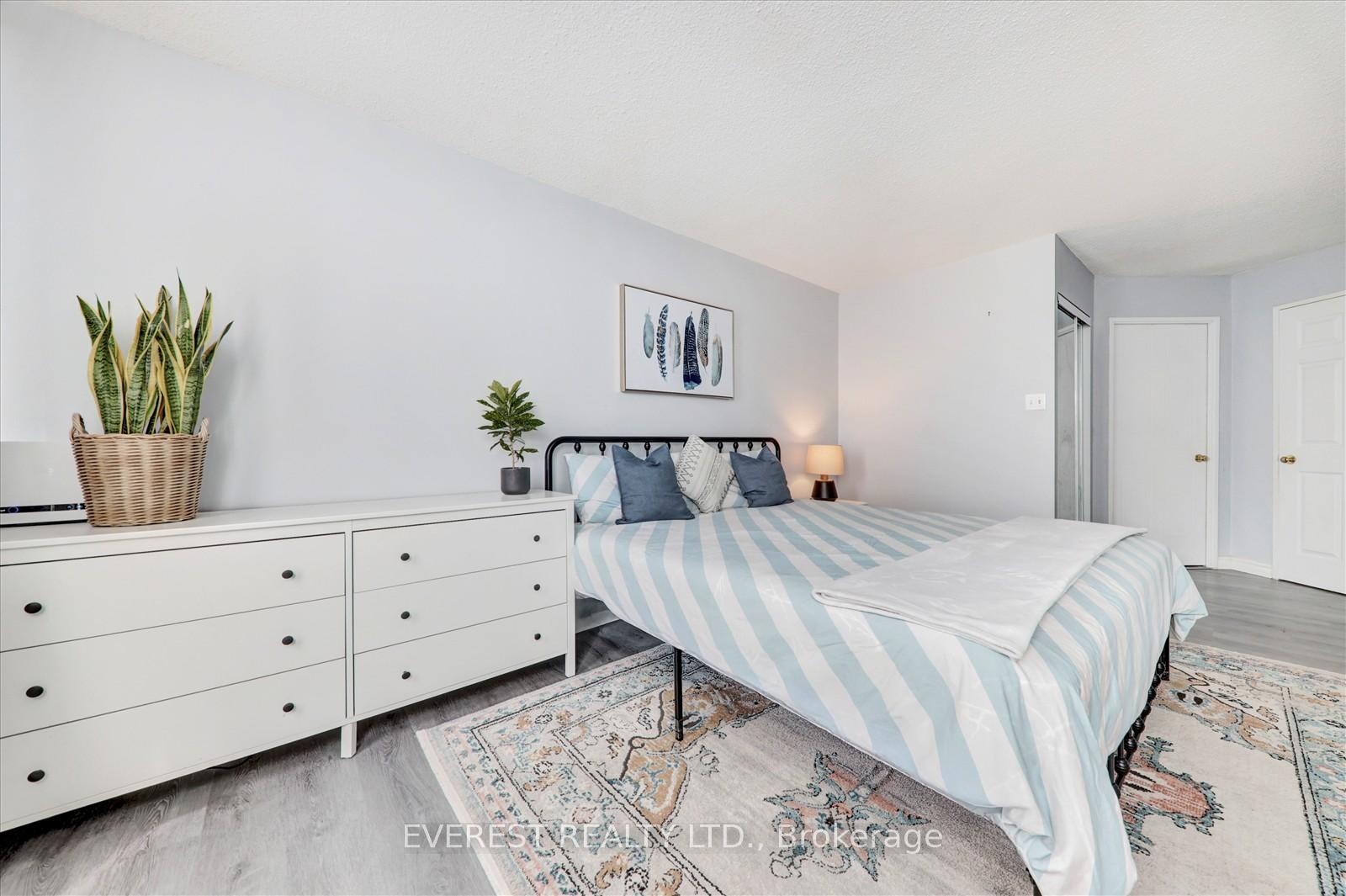 3 Bedrooms Condo at 3 Greystone Walk, Toronto For sale