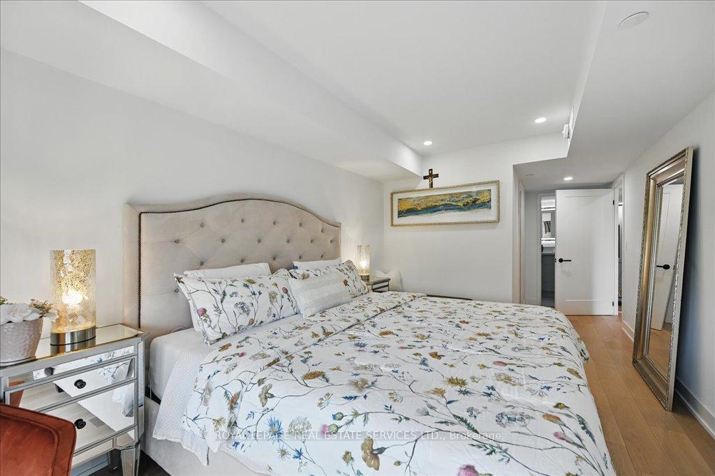 3 Bedrooms Condo at 2489 Taunton, Oakville For sale