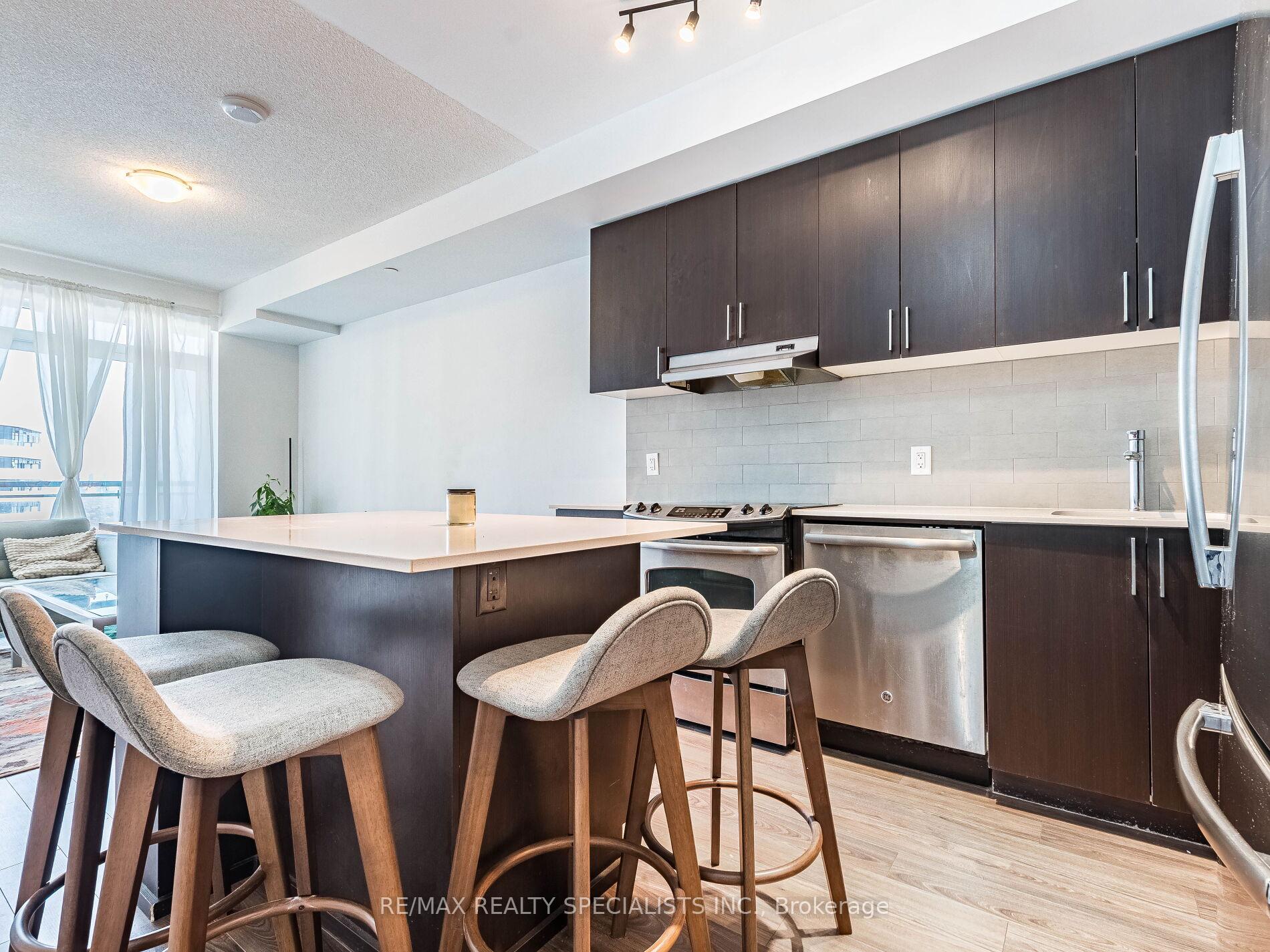 2 Bedrooms Condo at 2560 Eglinton, Mississauga For sale