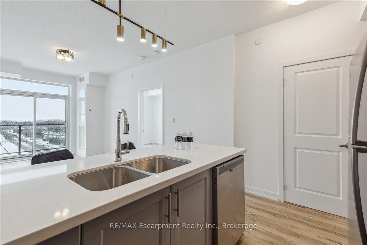 2 Bedrooms Condo at 450 Dundas,  Hamilton For sale