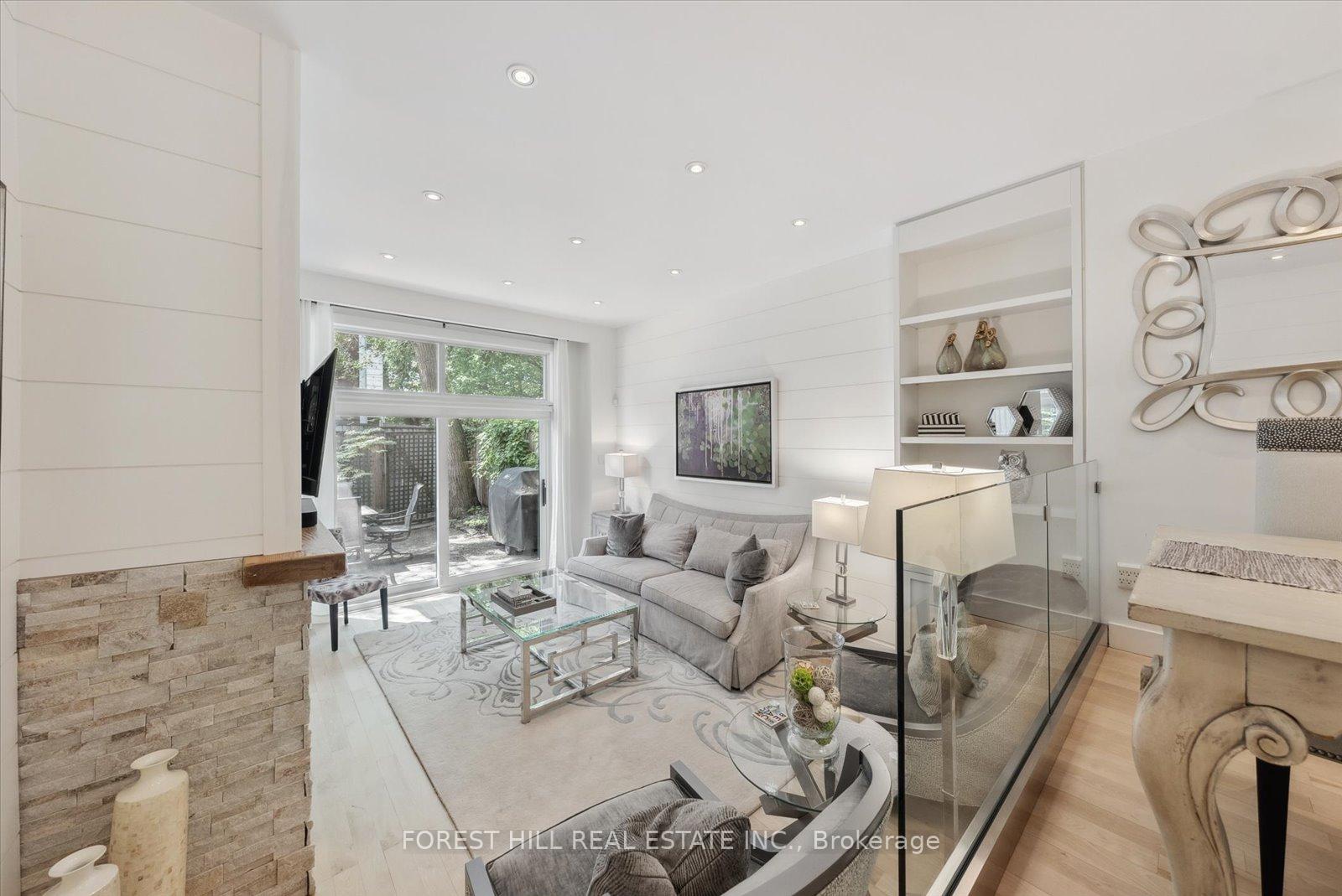 3 Bedrooms Condo at 10 Buller, Toronto For sale