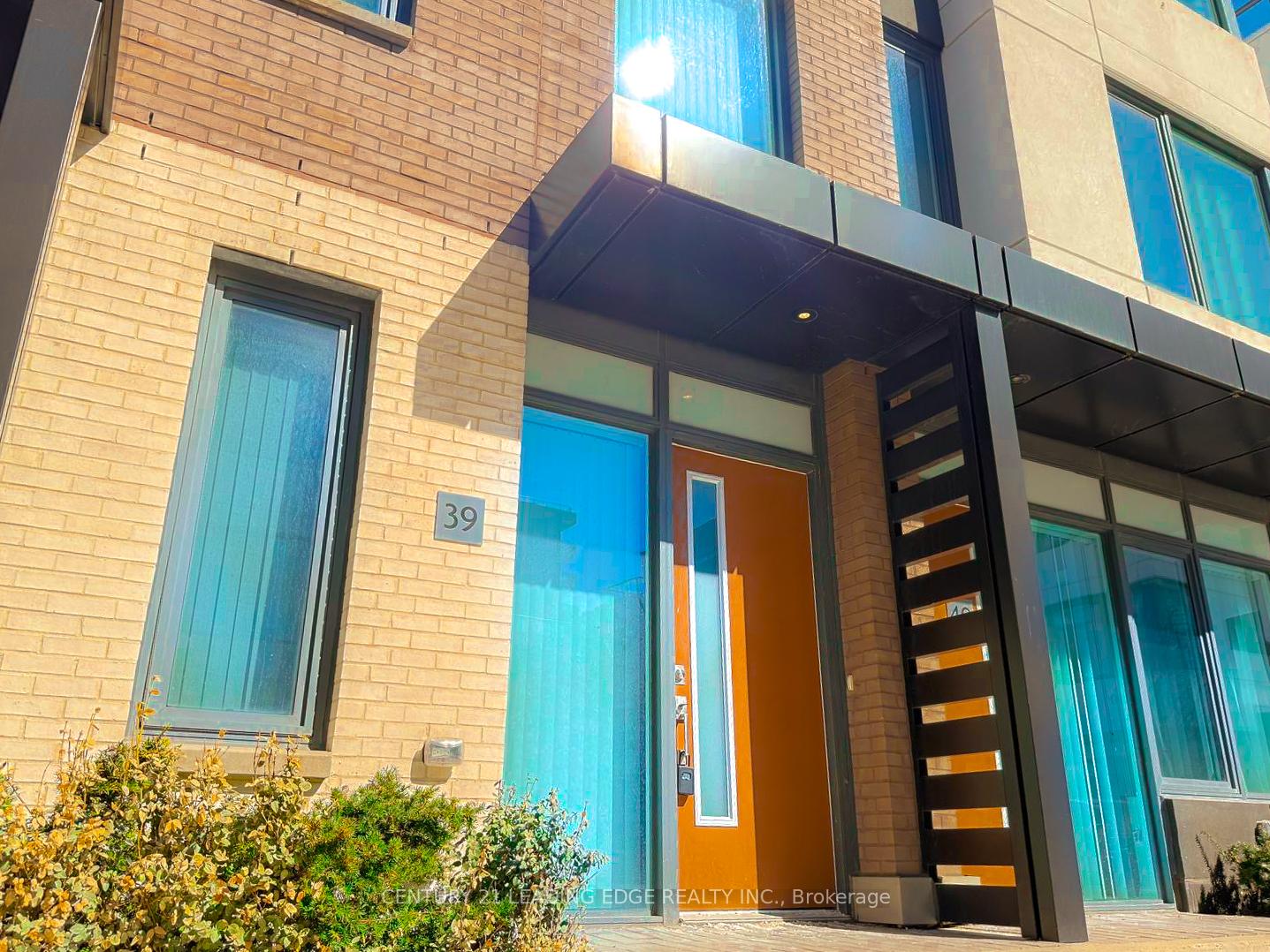4 Bedrooms Condo at 1050 Portage,  Vaughan For sale