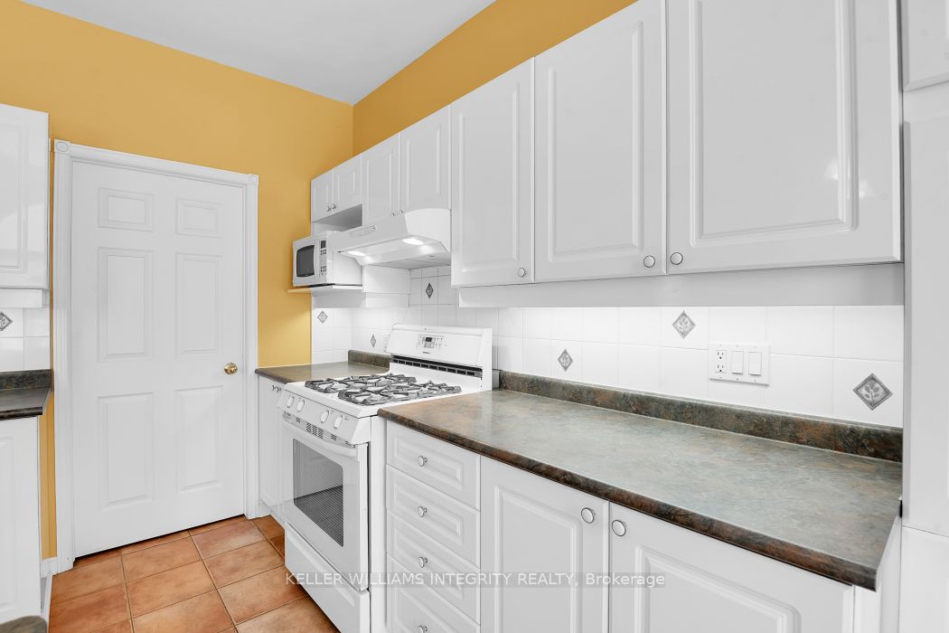 1042 Rocky Harbour Crescent