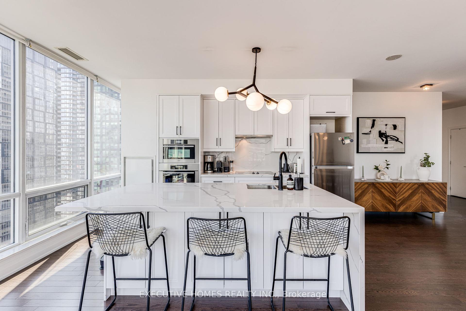 2 Bedrooms Condo at 80 John,  Toronto For sale