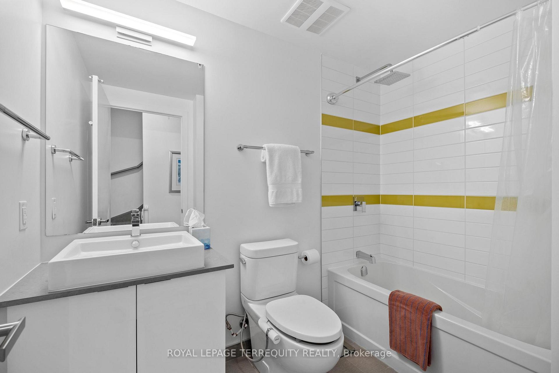 3 Bedrooms Condo at 38 Howard Park,  Toronto For sale