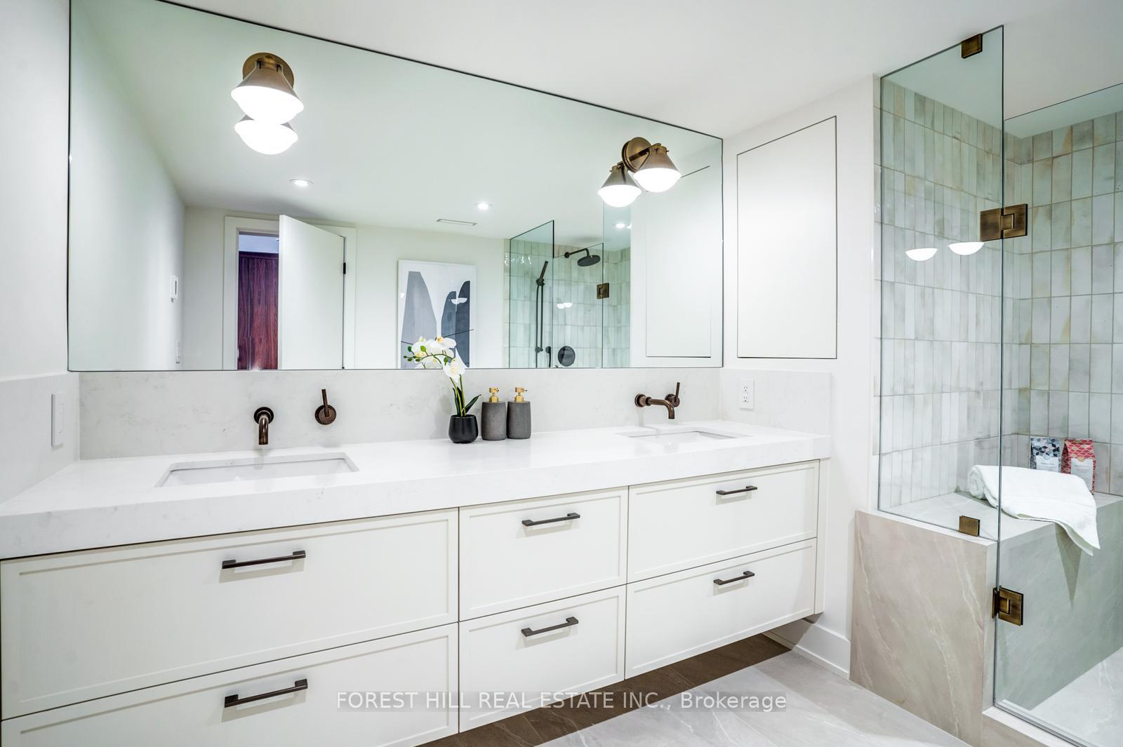 2 Bedrooms Condo at 1166 Bay, Toronto For sale