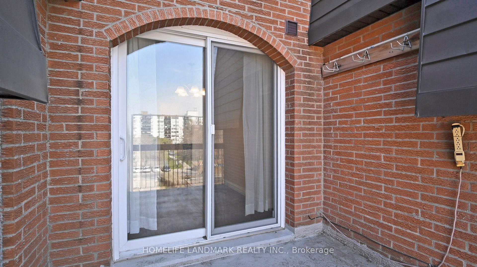 3 Bedrooms Condo at 1395 Williamsport, Mississauga For sale