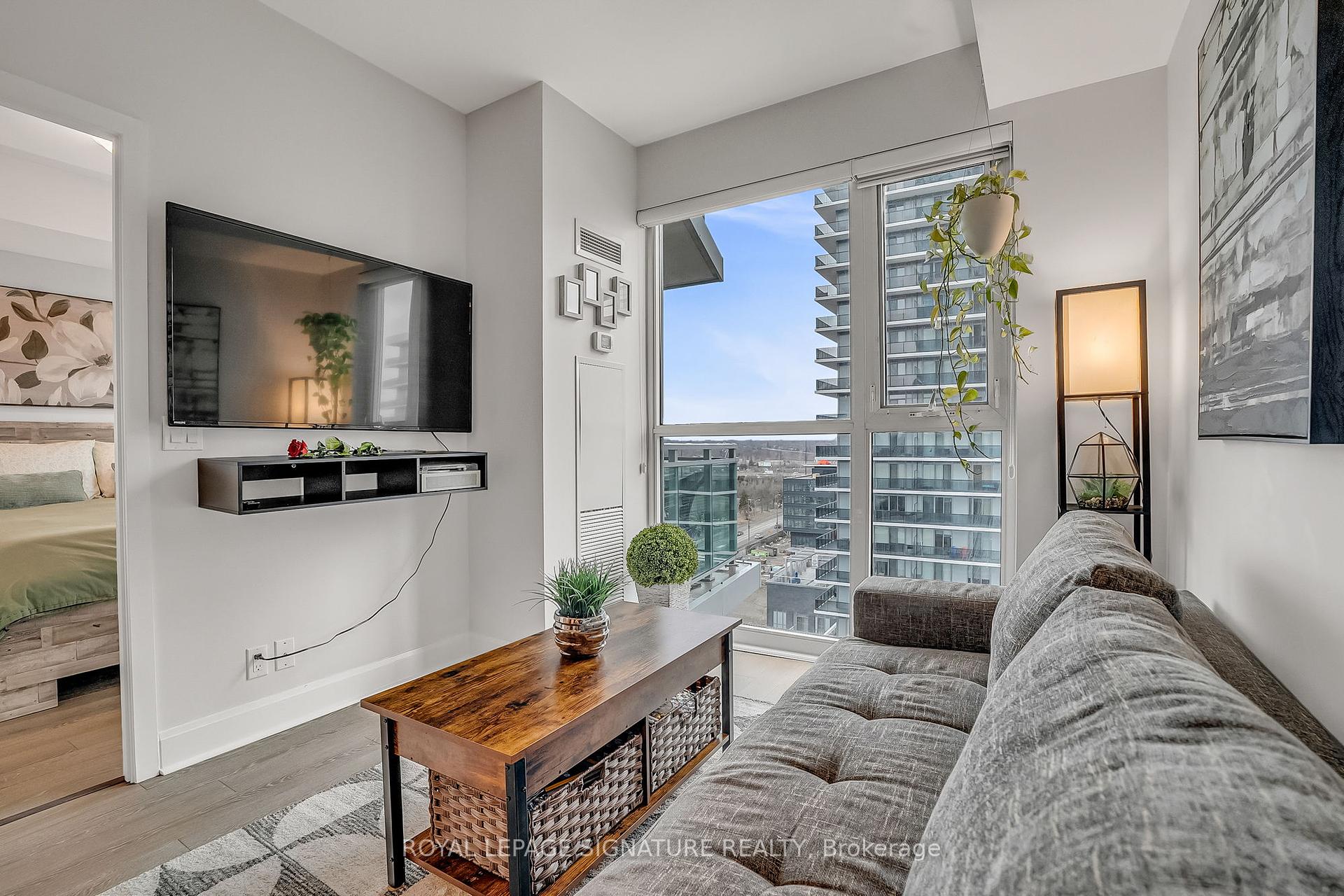 1 Bedroom Condo at 33 Shore Breeze,  Toronto For sale