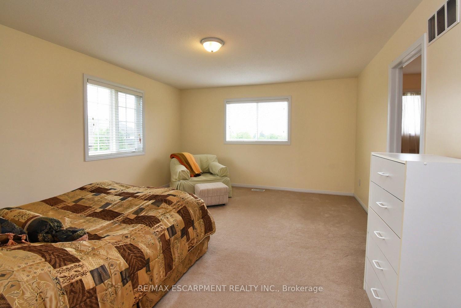 3 Bedrooms Condo at 7 Southside, Hamilton For sale