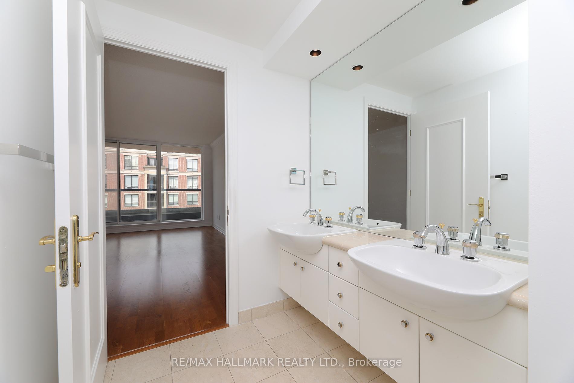 2 Bedrooms Condo at 2727 Yonge, Toronto For sale