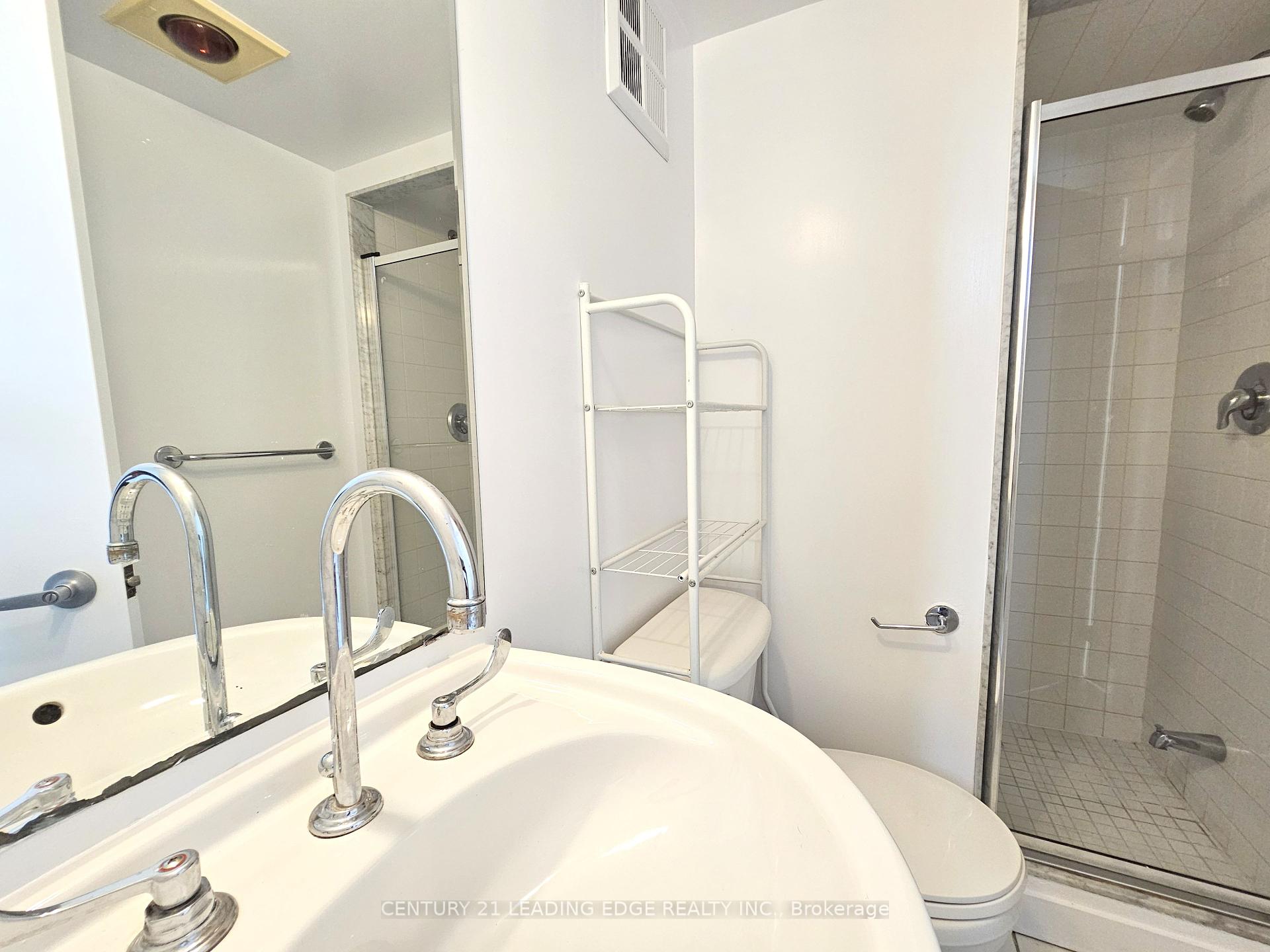 3 Bedrooms Condo at 38 Lee Centre, Toronto For sale