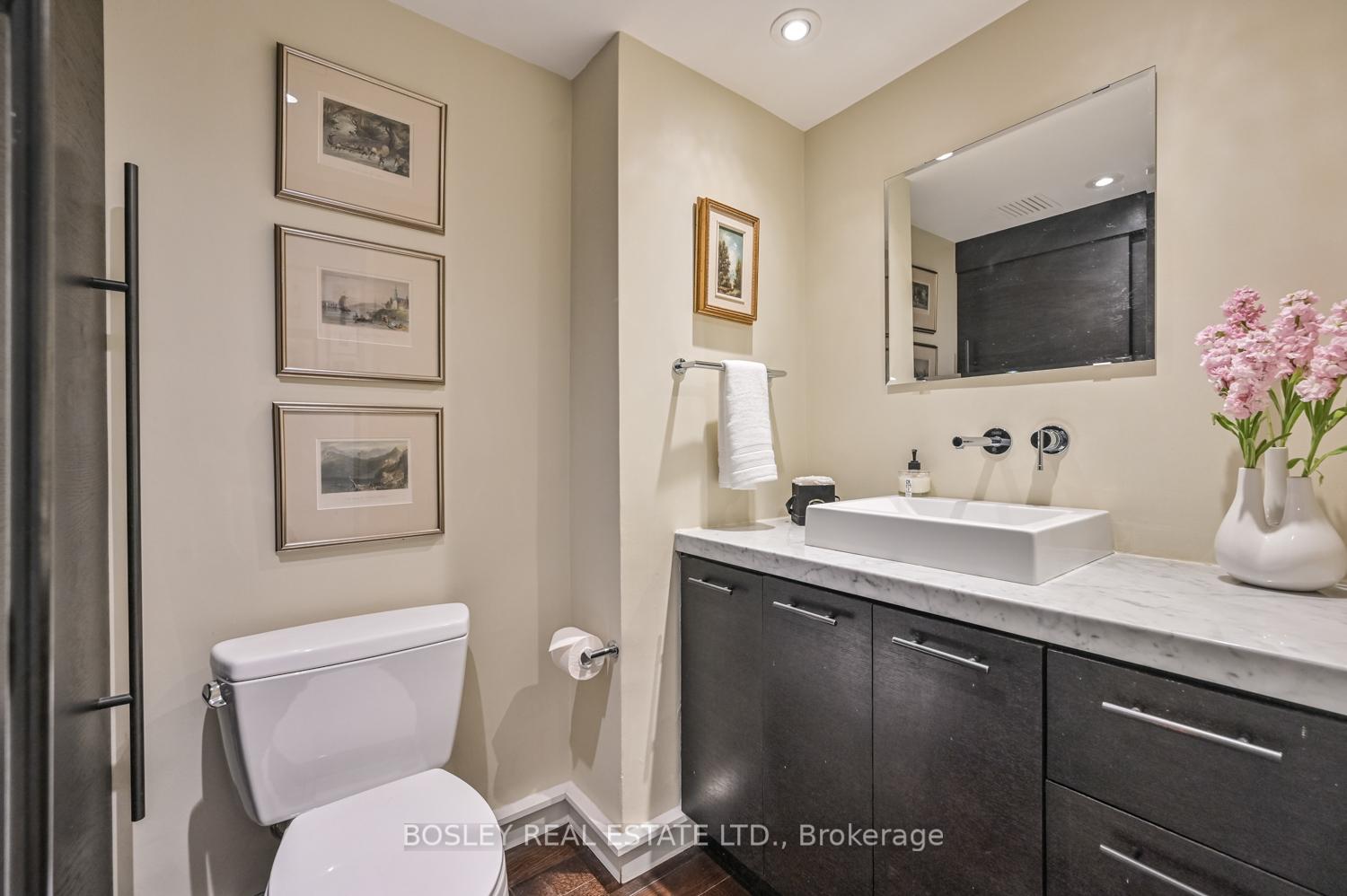 2 Bedrooms Condo at 190 St George, Toronto For sale