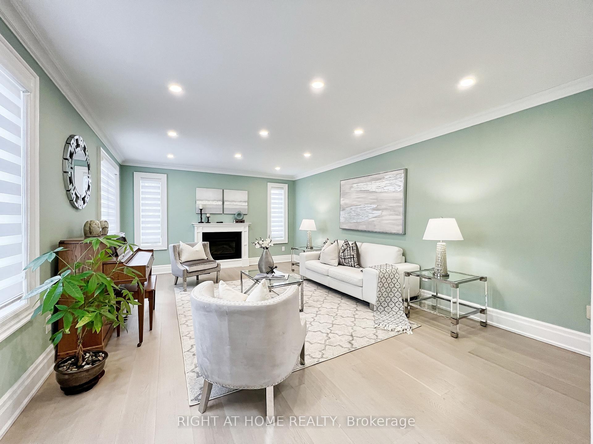 152 Holmes Avenue, Toronto, ON M2N 4M6