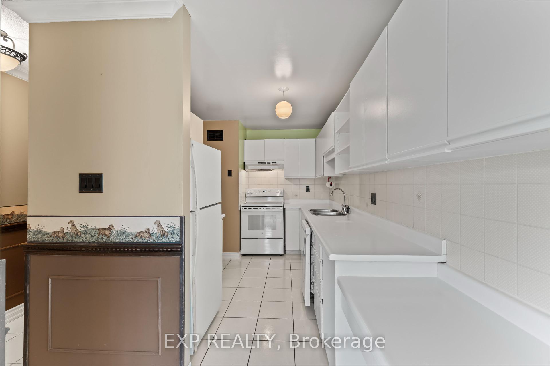3 Bedrooms Condo at 2205 South Millway,  Mississauga For sale