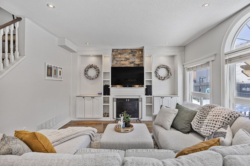 25 Regalia Way, Barrie, ON L4M 7H7