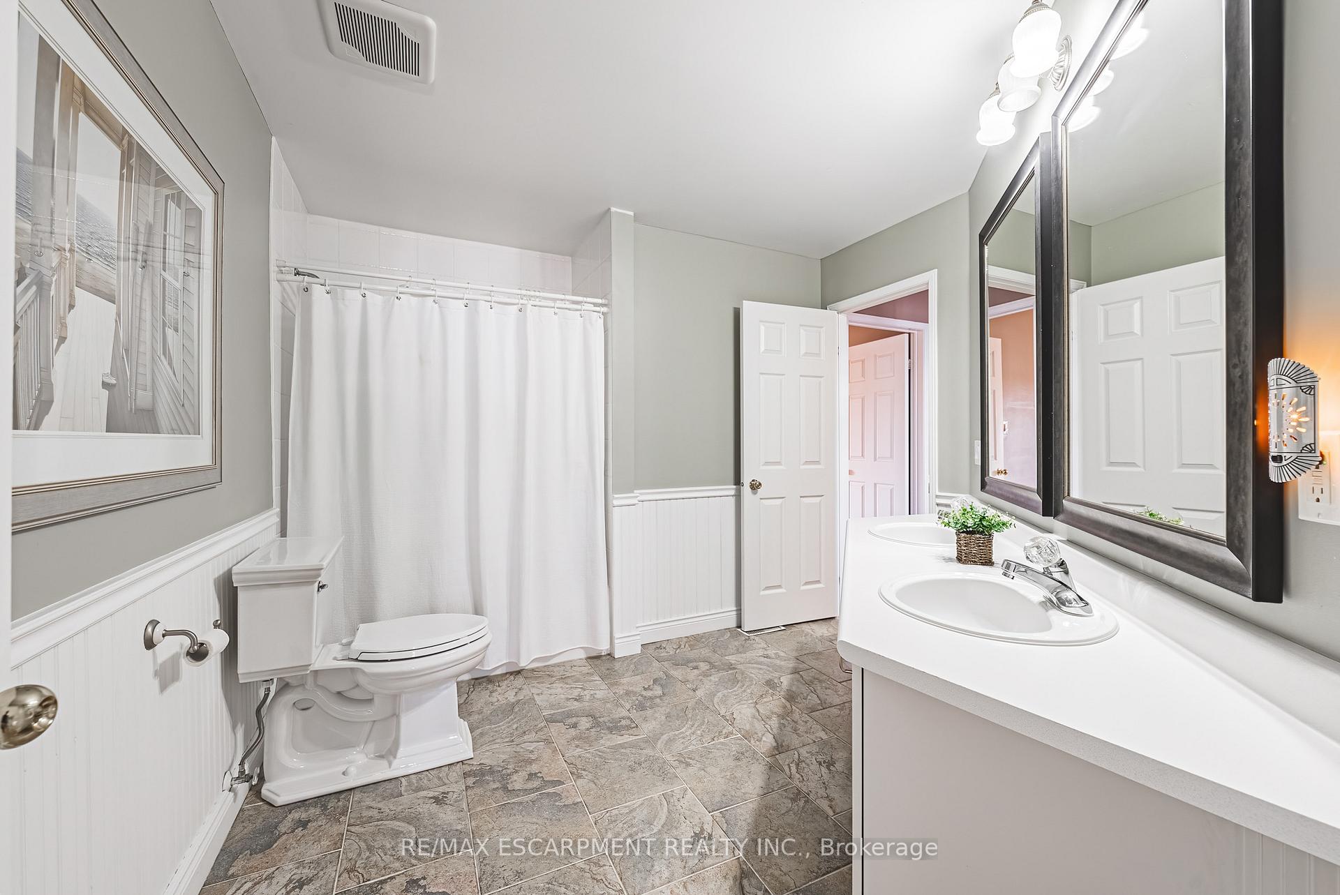 3 Bedrooms Condo at 3333 New,  Burlington For sale