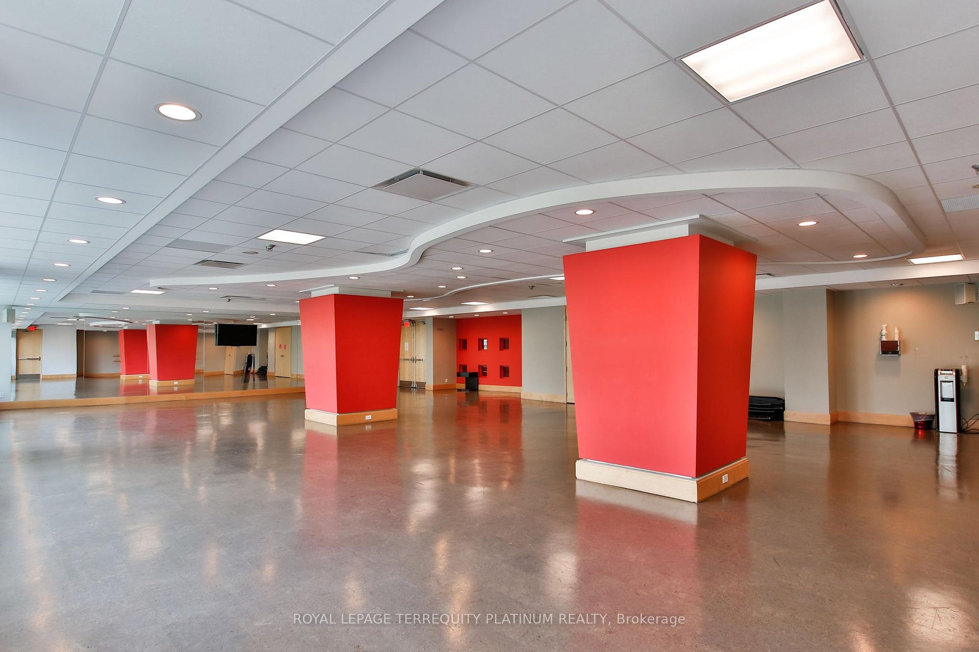 2 Bedrooms Condo at 10 Yonge, Toronto For sale