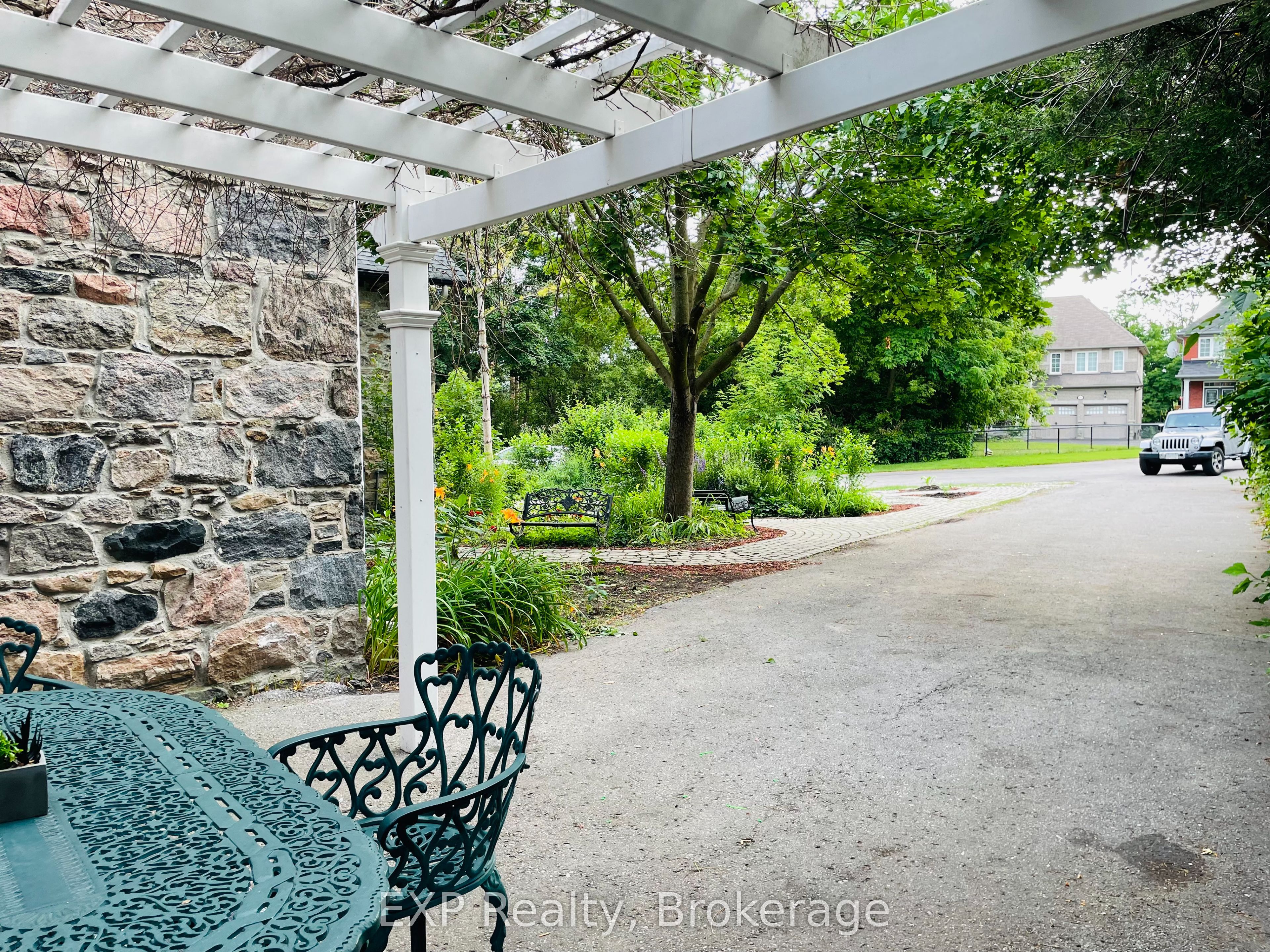 2319 Wildwood Crescent