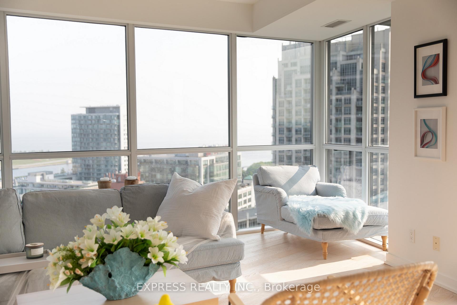 2 Bedrooms Condo at 20 Bruyeres, Toronto For sale