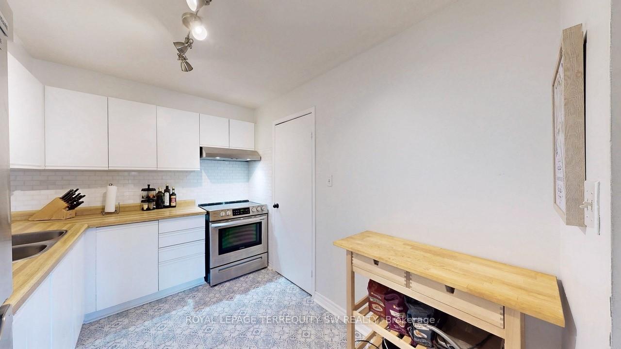 2 Bedrooms Condo at 3835 Lake Shore, Toronto For sale