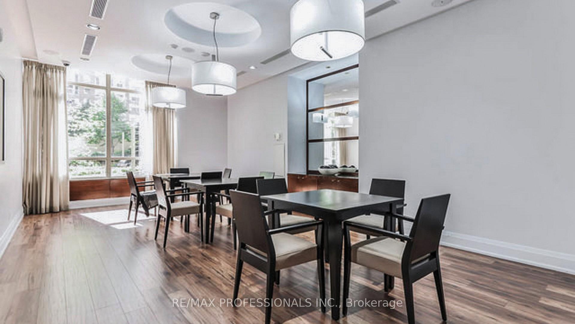 2 Bedrooms Co-op at 310 Burnhamthorpe, Mississauga For sale