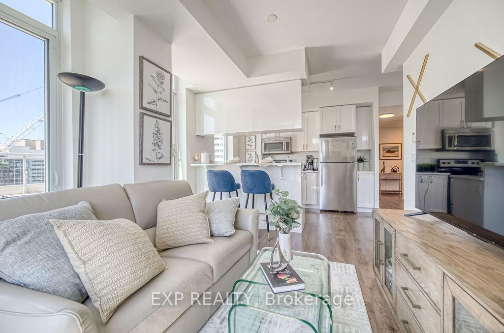 2 Bedrooms Condo at 68 Merton, Toronto For sale