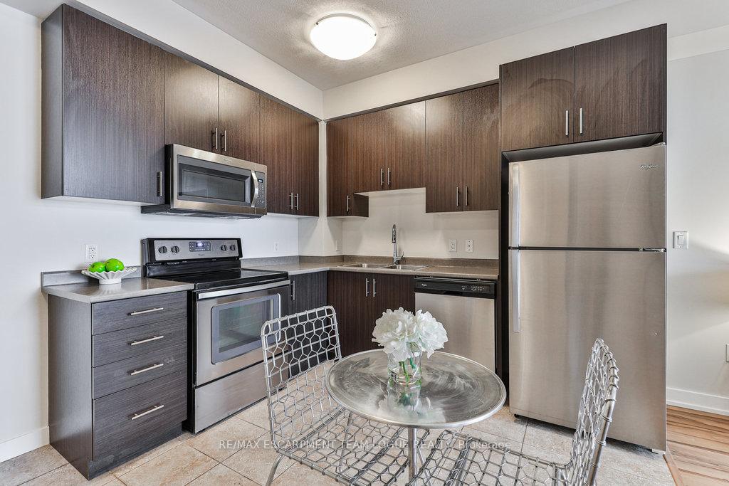 1 Bedroom Condo at 2490 Old Bronte,  Oakville For sale