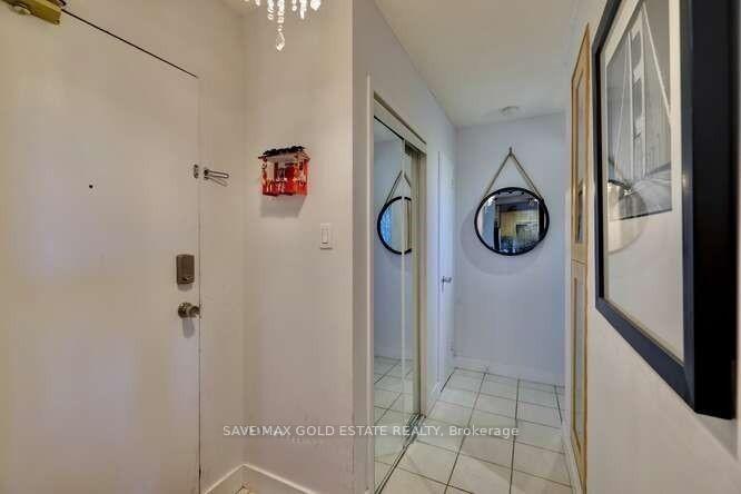3 Bedrooms Condo at 49 Queen, Mississauga For sale