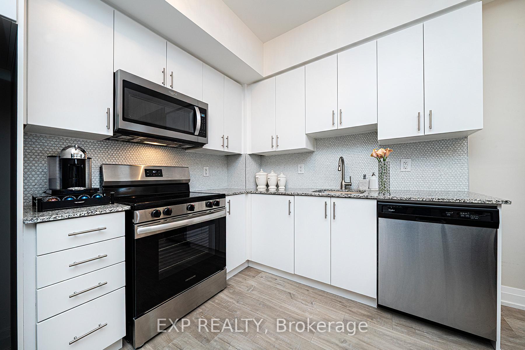 2 Bedrooms Condo at 3600 Highway 7, Vaughan For sale