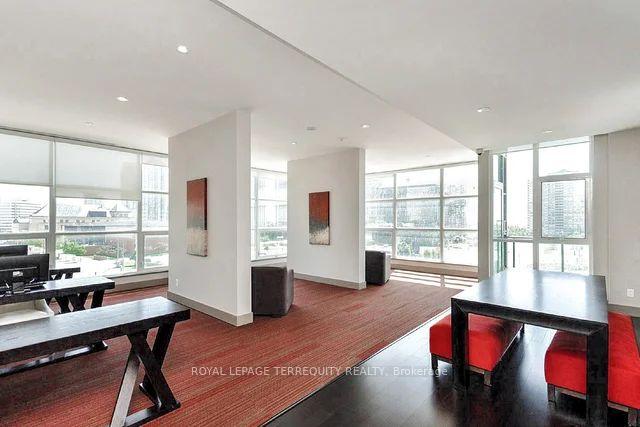 3 Bedrooms Condo at 4099 Brickstone, Mississauga For sale