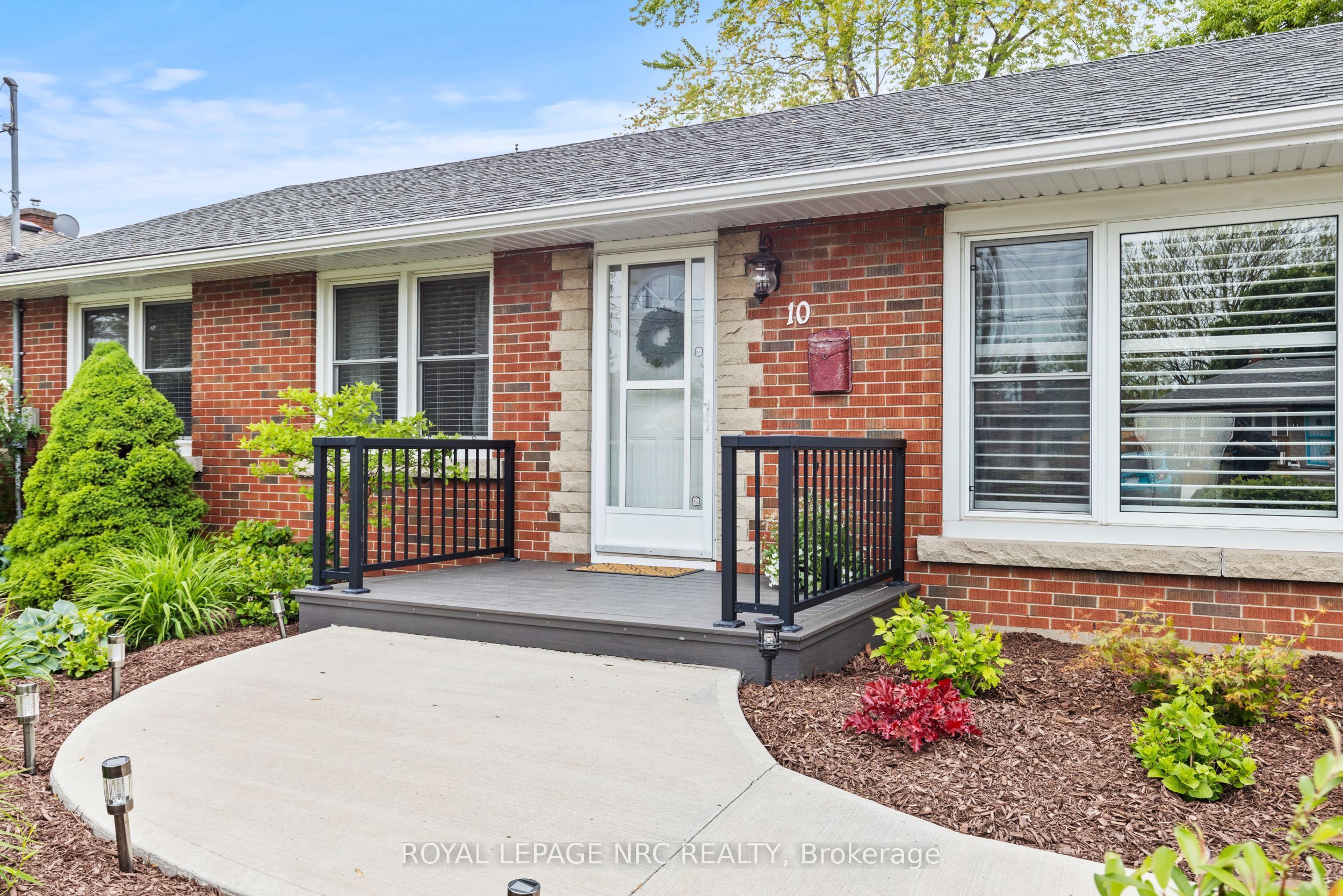 10 Whiteoak Drive