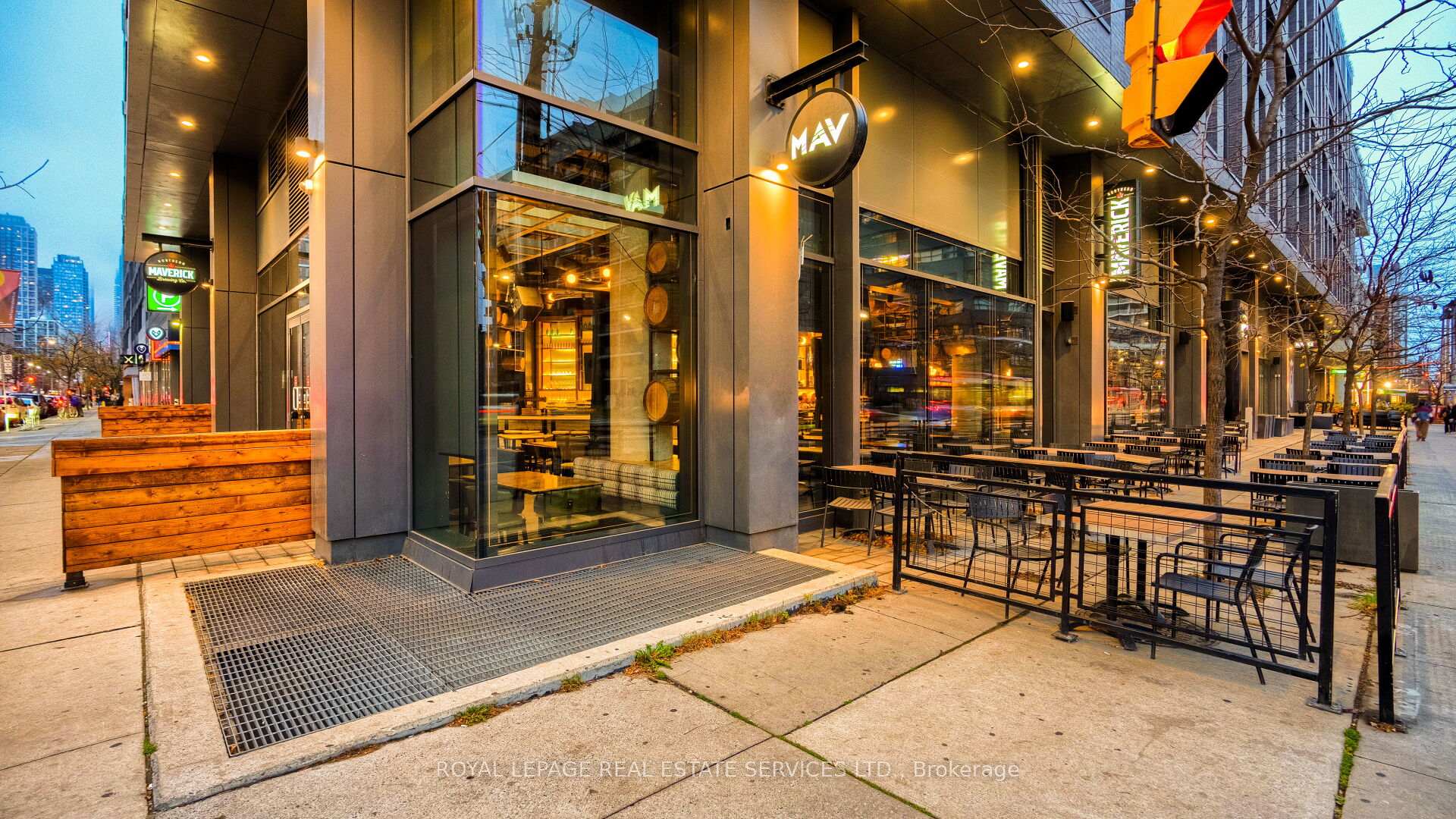 1 Bedroom Condo at 111 Bathurst, Toronto For sale