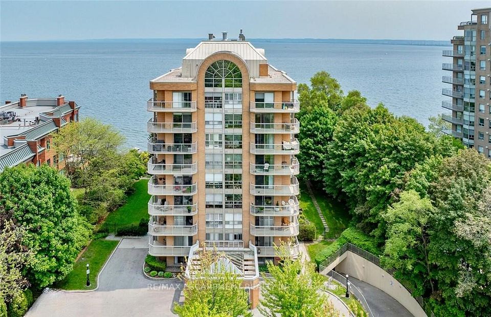 2210 Lakeshore